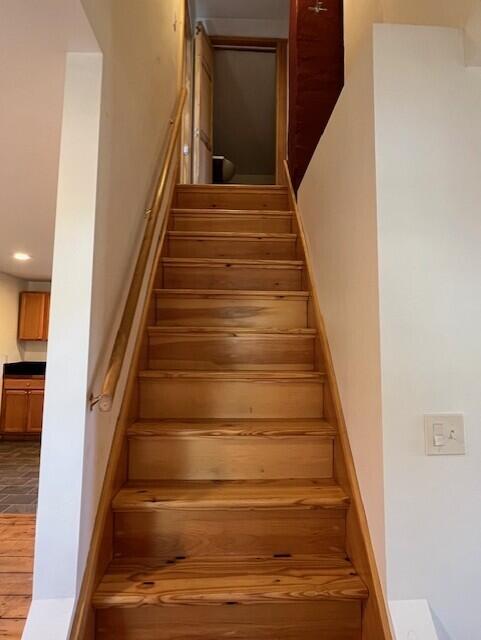 878 River Road Tenants Harbor, ME 04860 - Photo 11 of 24 Staircase