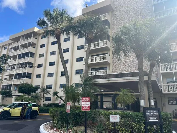 $249,000 | 800 Northeast 195th Street, Unit 501, Miami, FL 33179