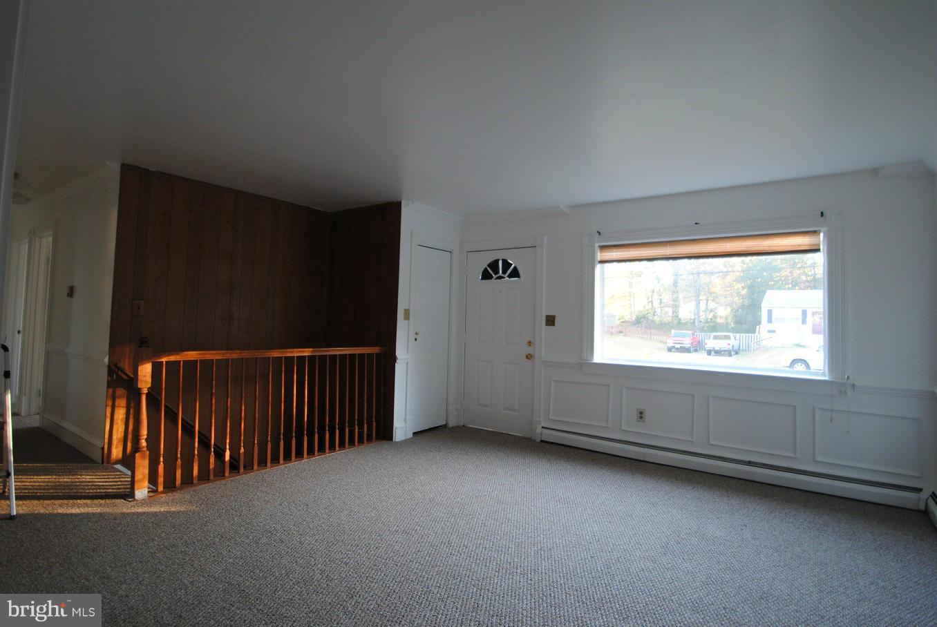 15111 Alaska Road Woodbridge, VA 22191 - Photo 6 of 18 Living Room