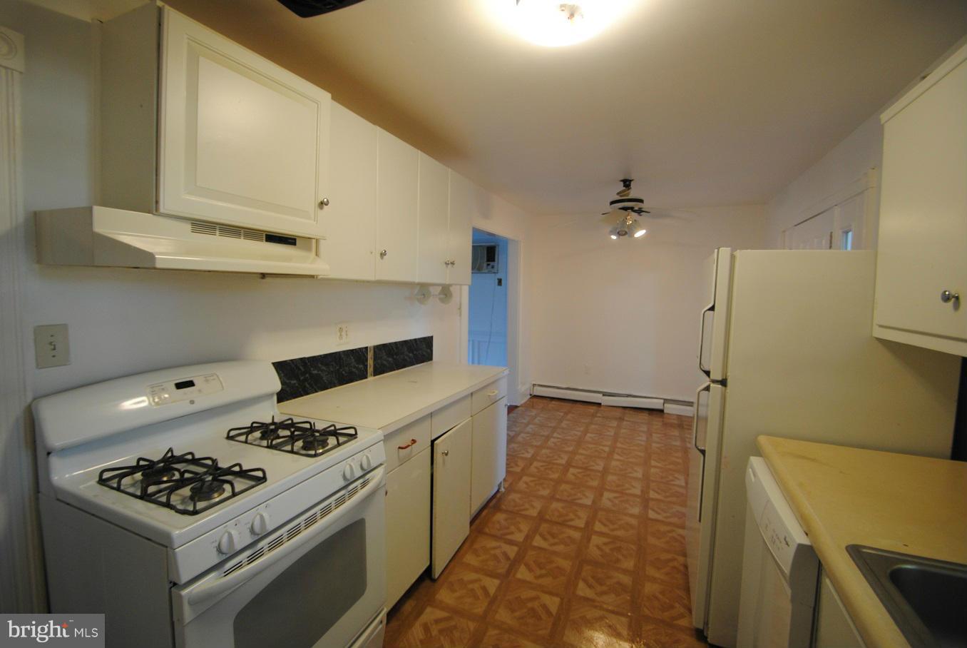 15111 Alaska Road Woodbridge, VA 22191 - Photo 8 of 18 Kitchen