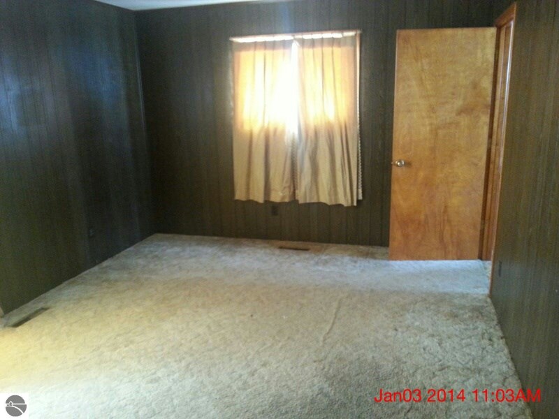 2121 Howard City Edmore Road Six Lakes, MI 48886 - Photo 8 of 14 1779977-7.JPG