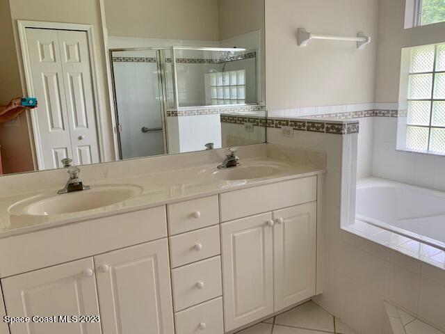 568 Renaissance Avenue Melbourne, FL 32940 - Photo 27 of 47 Master dual sink