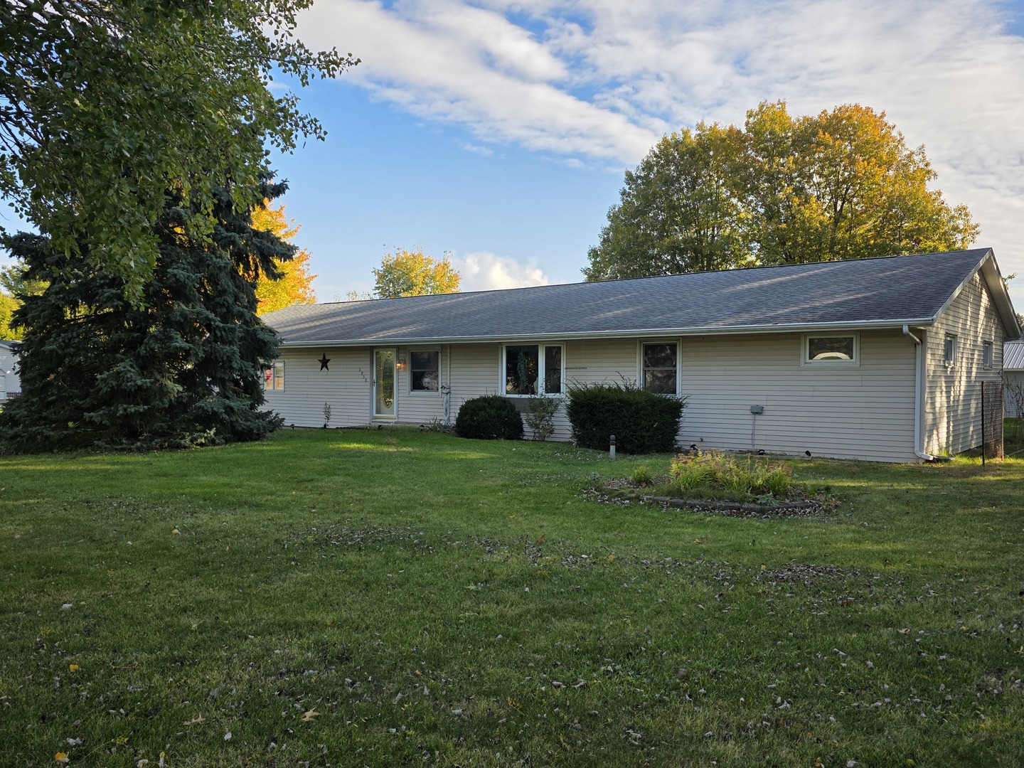 a view of a house with a backyard