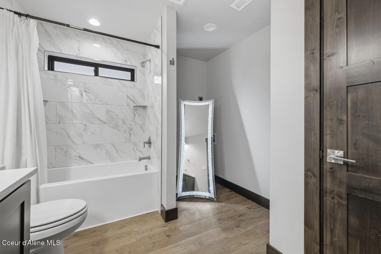 11925 North Rocking R Road Hayden, ID 83835 - Photo 45 of 91 Bathroom
