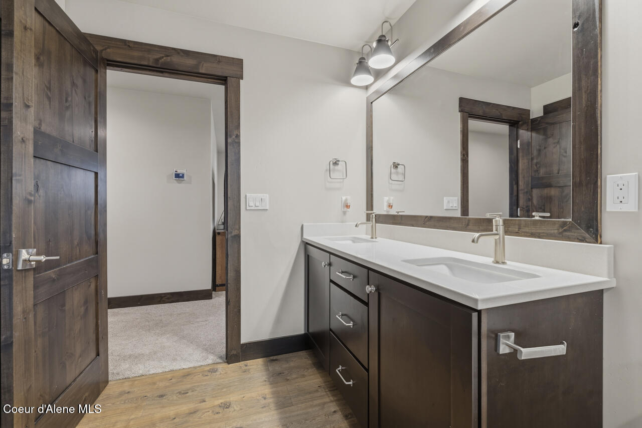 11925 North Rocking R Road Hayden, ID 83835 - Photo 46 of 91 Bathroom