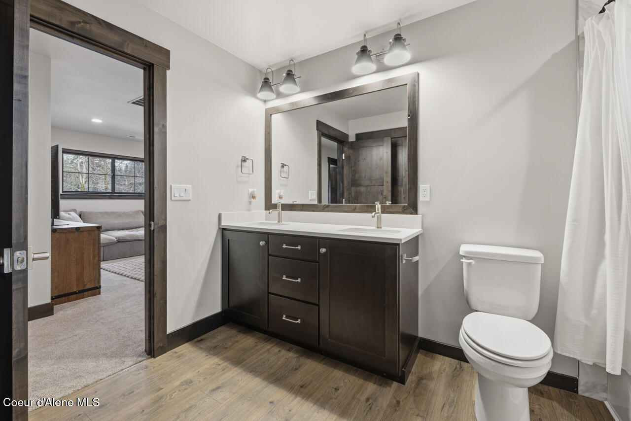 11925 North Rocking R Road Hayden, ID 83835 - Photo 47 of 91 Bathroom