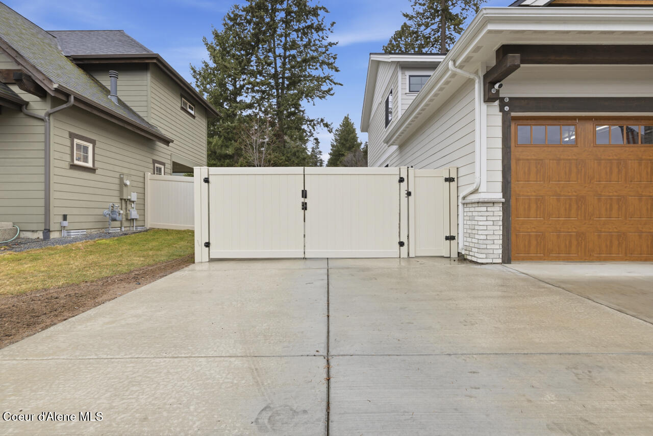 11925 North Rocking R Road Hayden, ID 83835 - Photo 68 of 91 Extended Paved Parking