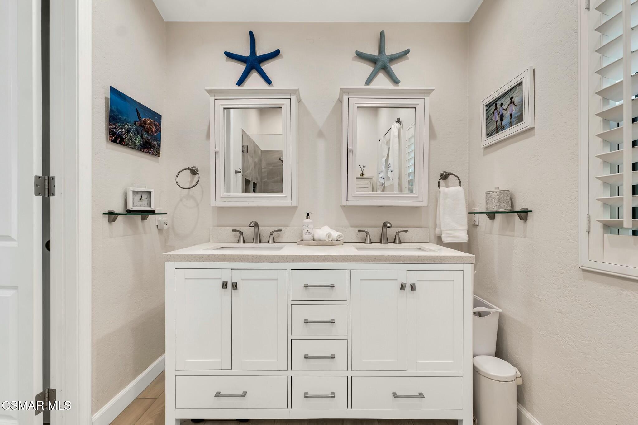 733 Congressional Road Simi Valley, CA 93065 - Photo 18 of 37 Primary vanity