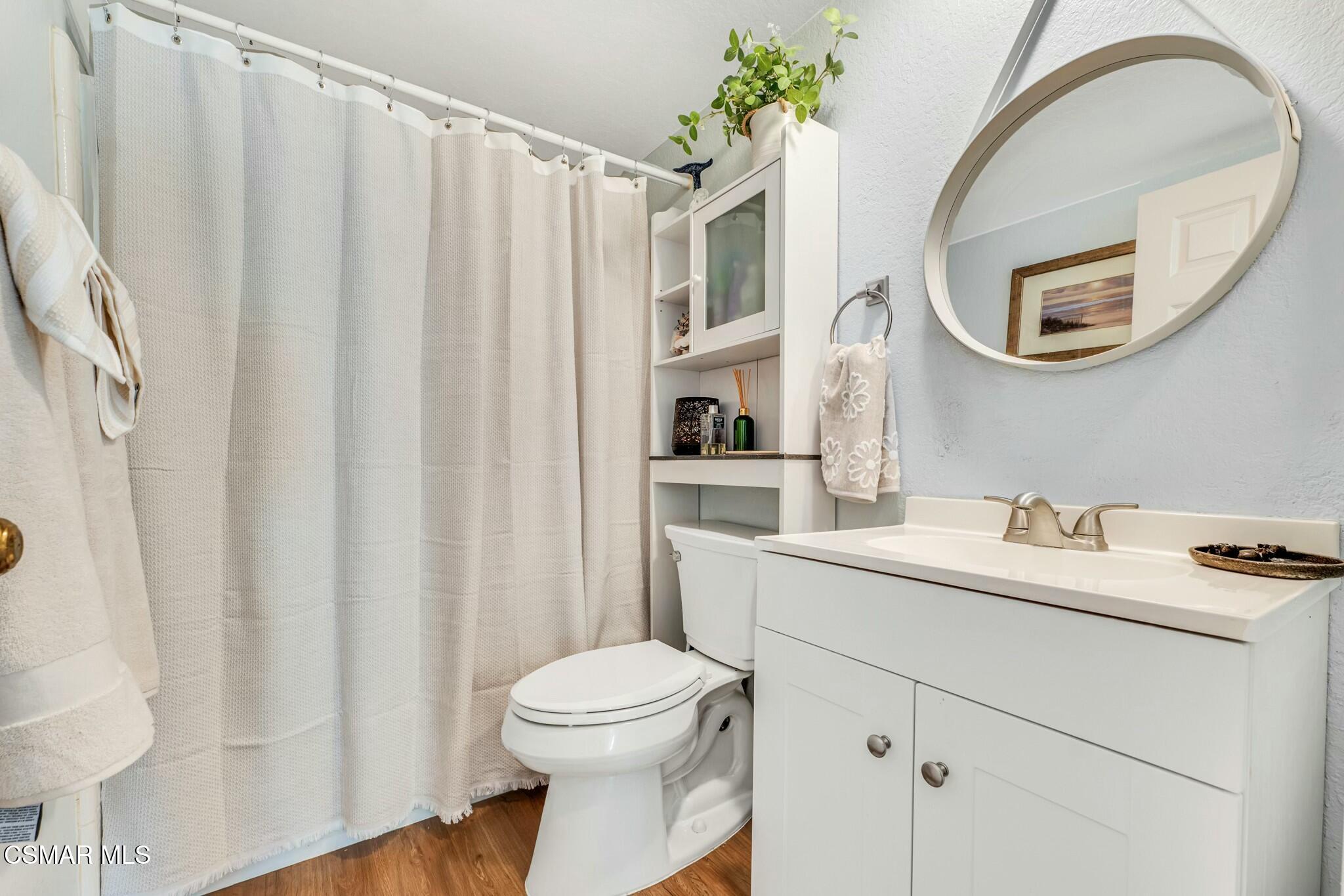 733 Congressional Road Simi Valley, CA 93065 - Photo 21 of 37 Bathroom 2
