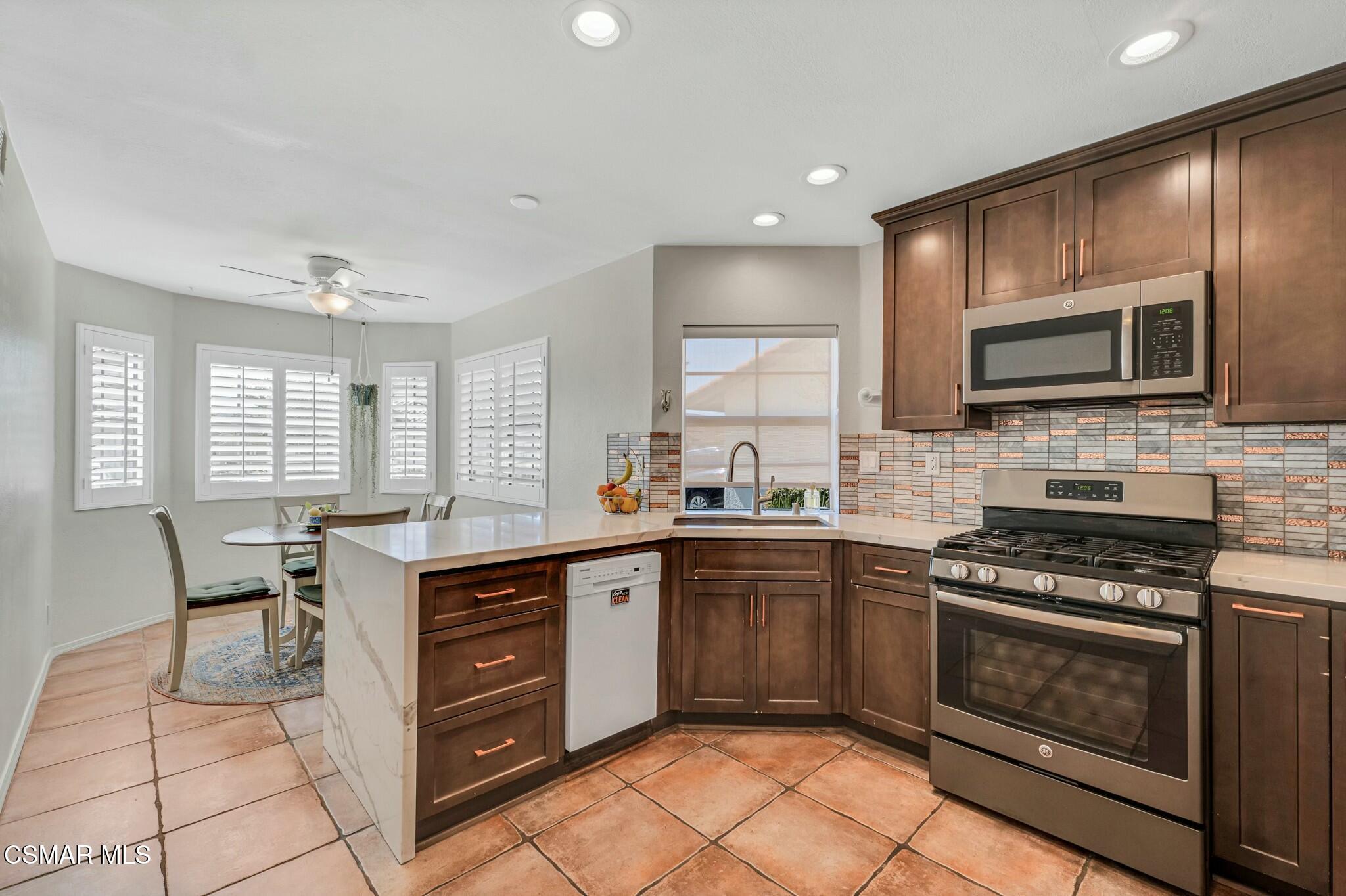 733 Congressional Road Simi Valley, CA 93065 - Photo 8 of 37 Kitchen