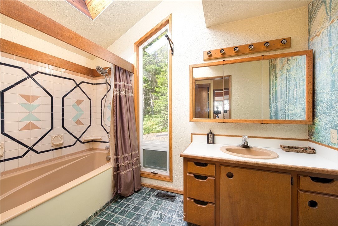 14119 Gibralter Road Anacortes, WA 98221 - Photo 12 of 22 Gallery Image 12