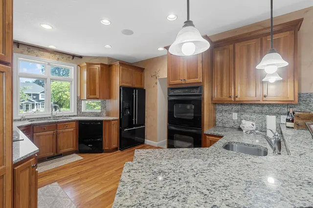 $779,900 | 2888 Forest Ridge, Chaska, MN 55318