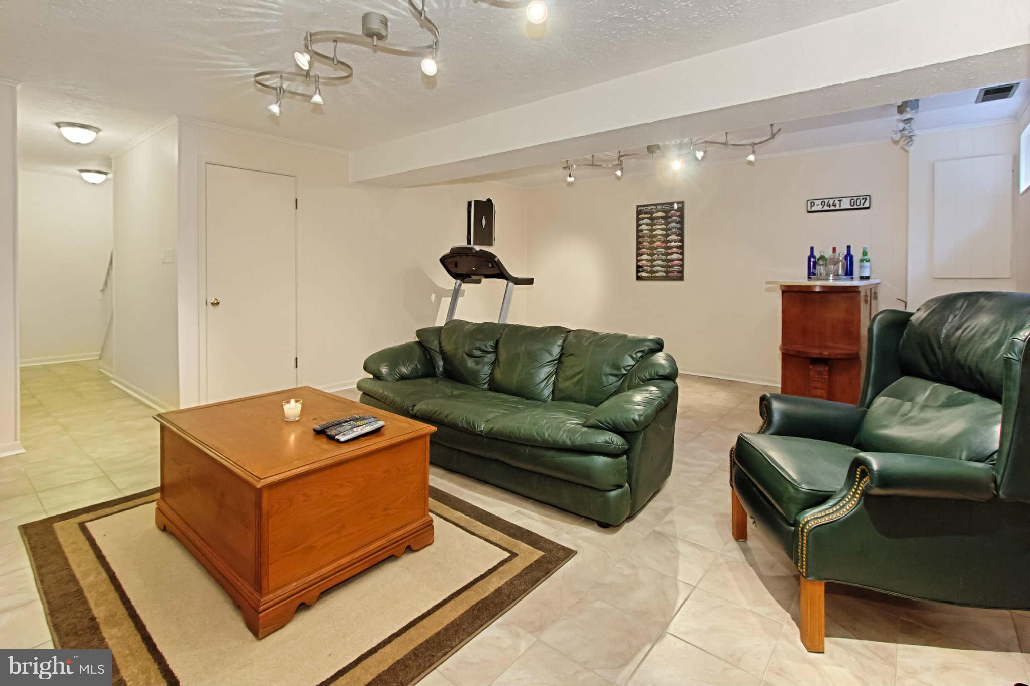 1822 Golf View Court Reston, VA 20190 - Photo 23 of 30 Family Room