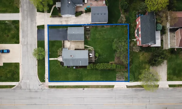$350,000 | 400 Lindley Road, Westmont, IL 60559