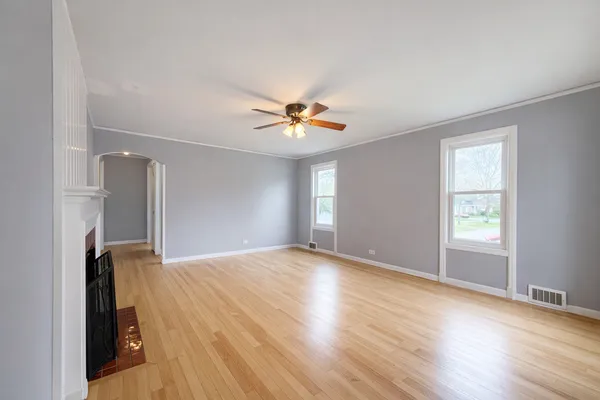 $350,000 | 400 Lindley Road, Westmont, IL 60559