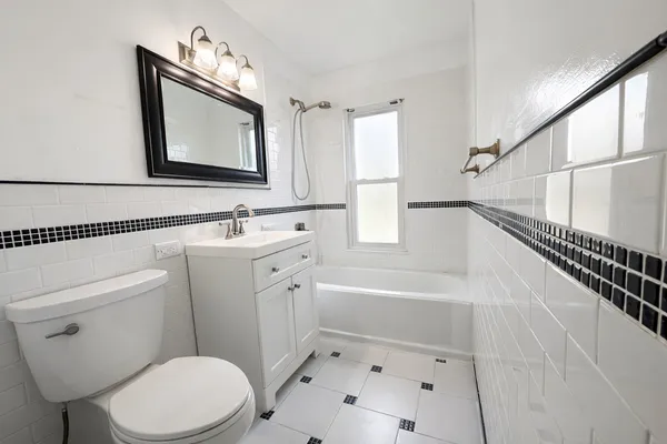 $350,000 | 400 Lindley Road, Westmont, IL 60559