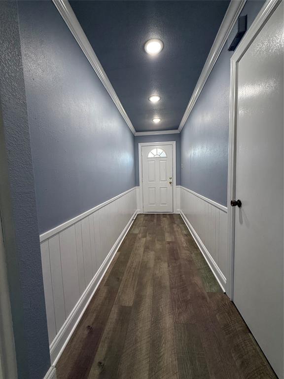229 Travis Lane Hewitt, TX 76643 - Photo 2 of 17 a view of hallway