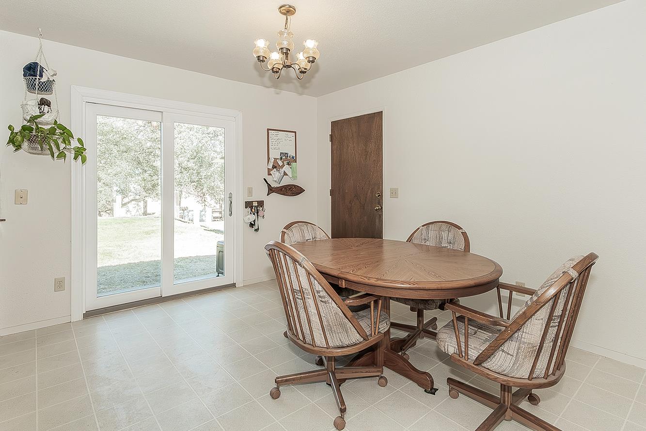 22085 Watts Valley Road Sanger, CA 93657 - Photo 10 of 98