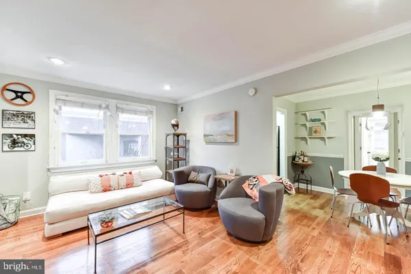 $1,950 | 718 South Washington Street, Unit 203, Alexandria, VA 22314