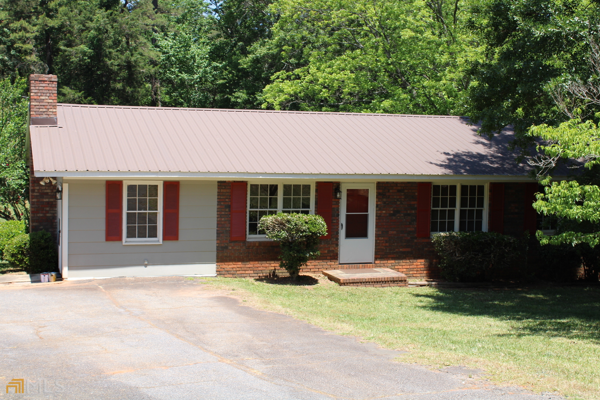 141 Kesler Road Nicholson, GA 30565 - Photo 1 of 1 a front view of a house with a garden and porch
