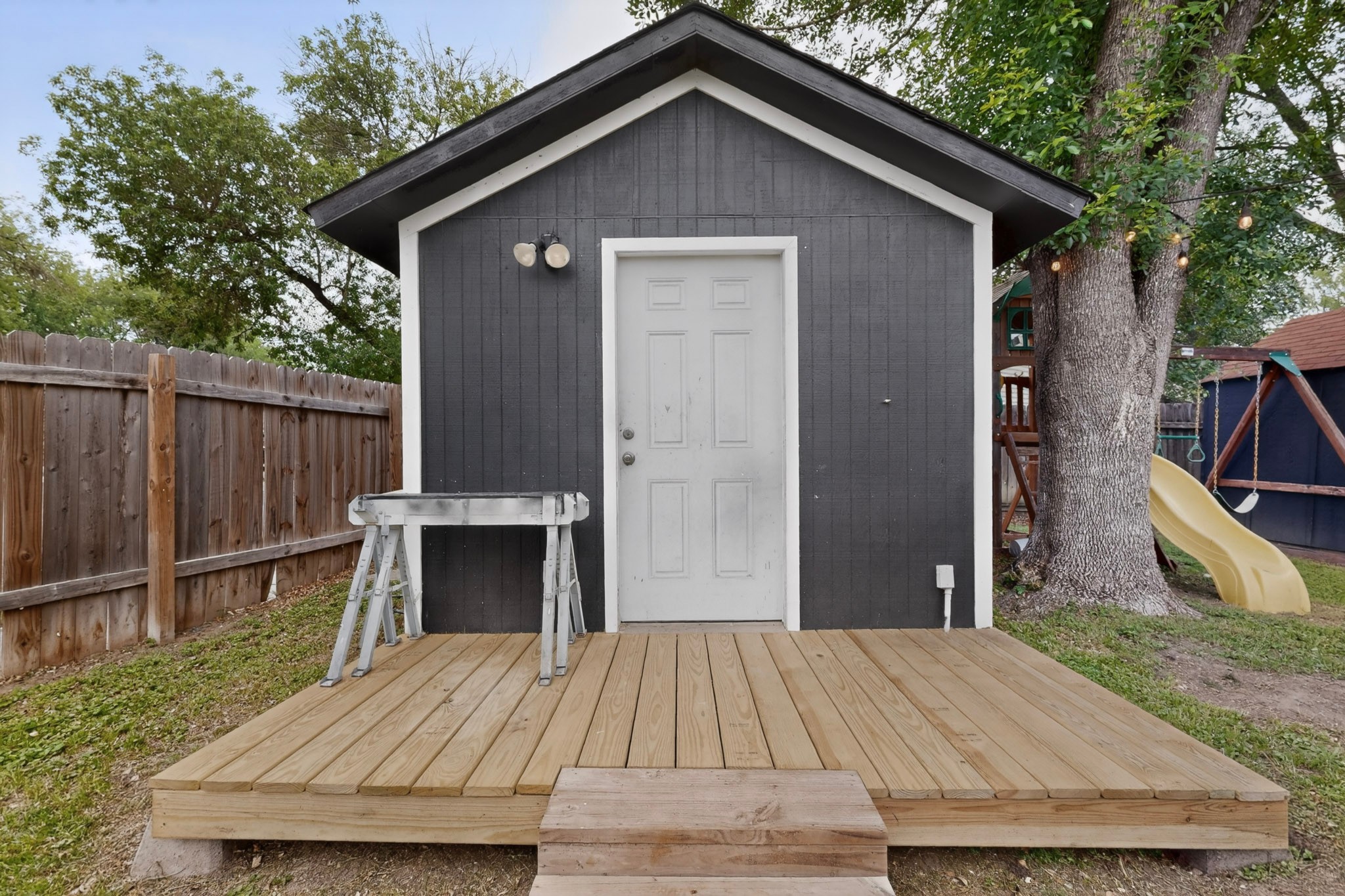 5541 Pine Place Austin, TX 78744 - Photo 32 of 33 Detached sop with power