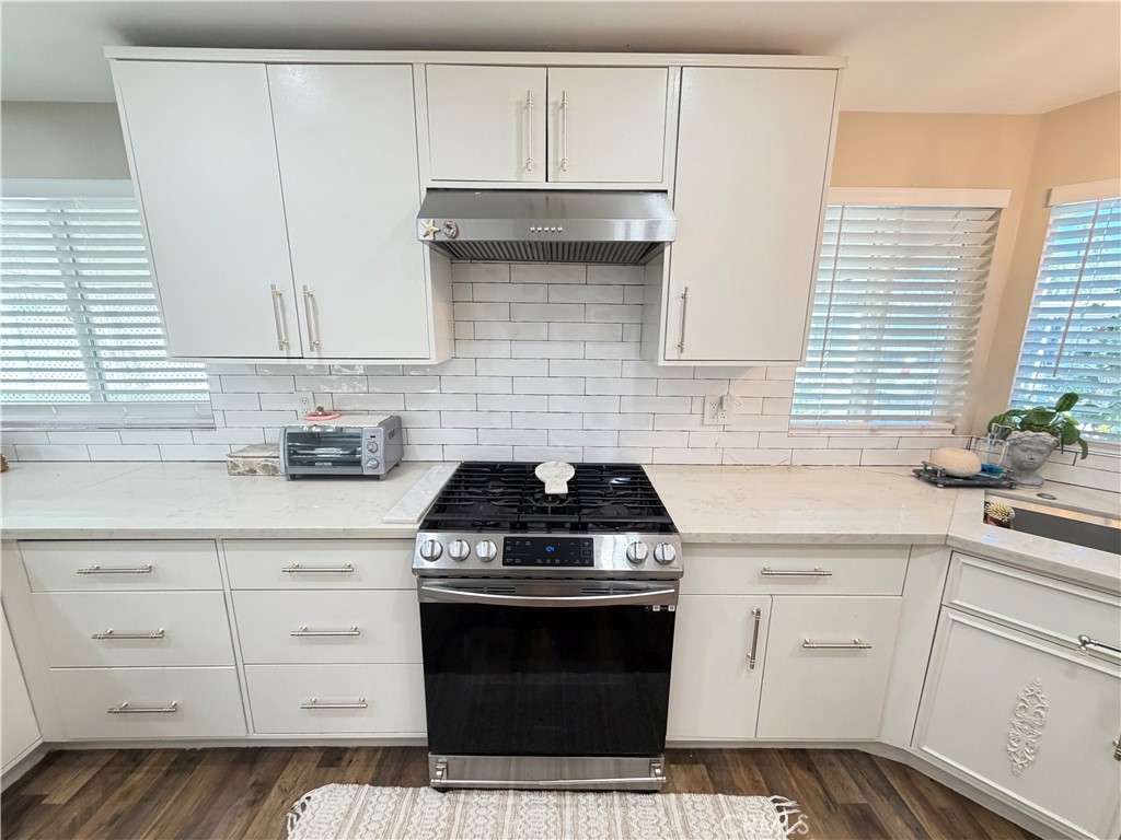 3701 Fillmore Street, Unit 10 Riverside, CA 92505 - Photo 6 of 38 Oven/Range