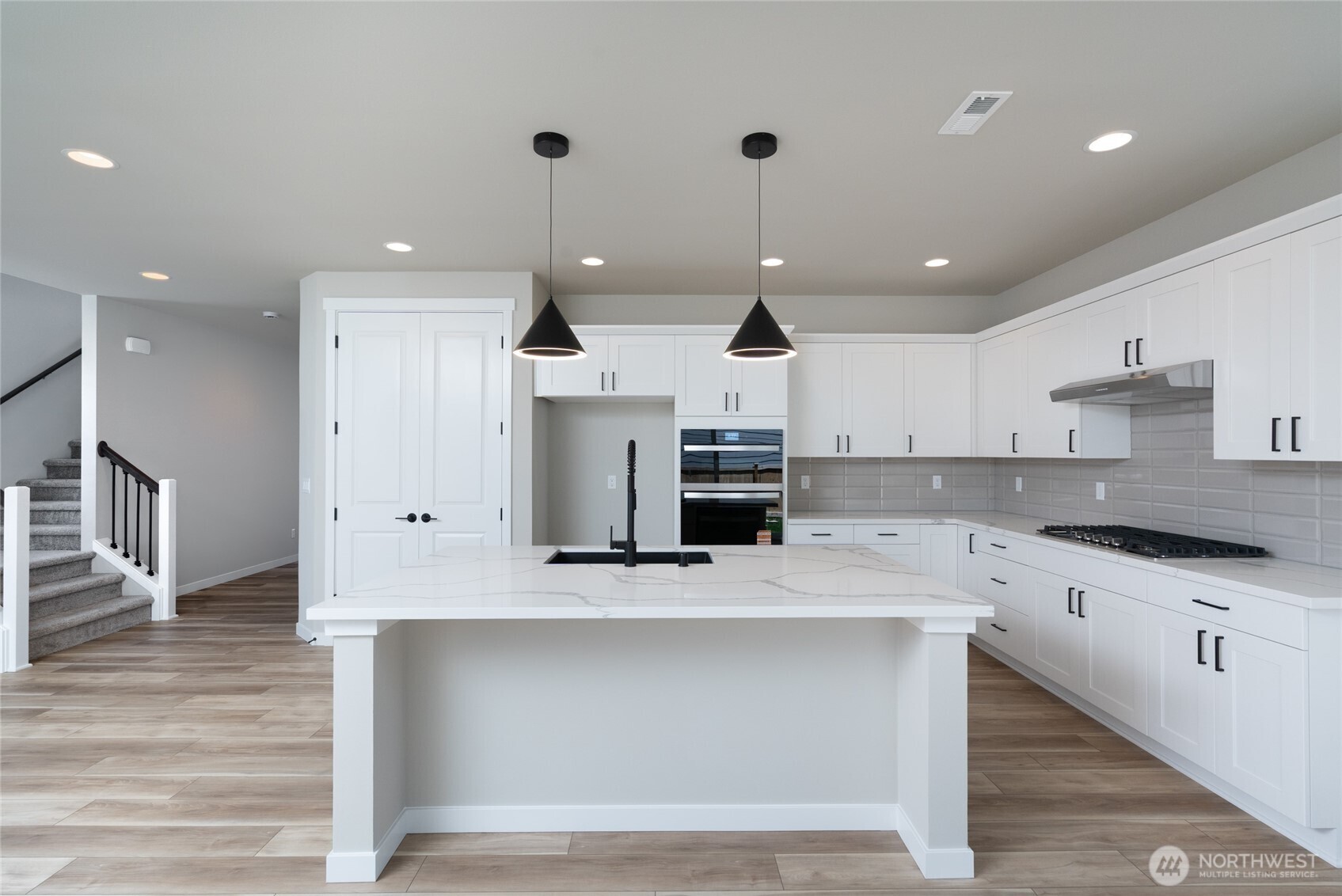 2401 Southwest Ridgeway Drive Oak Harbor, WA 98277 - Photo 6 of 10