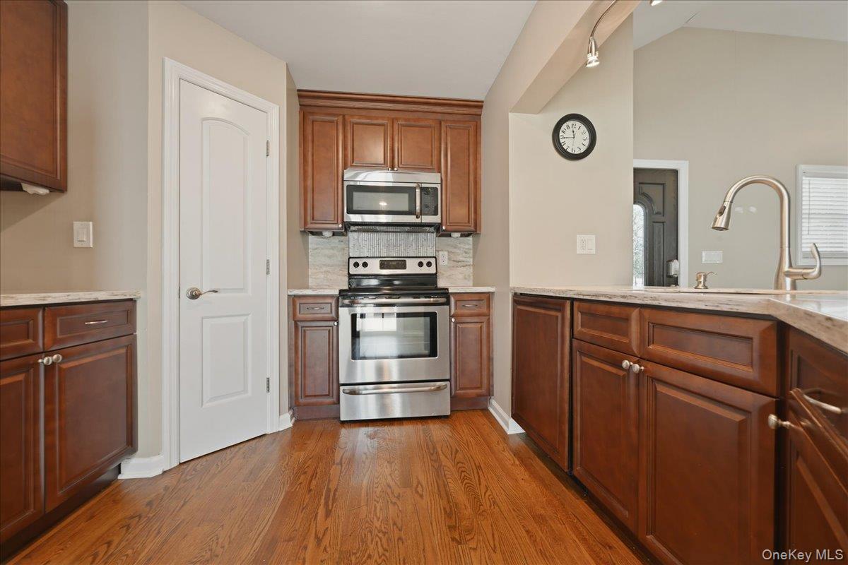 12 Annuskemunnica Road Babylon, NY 11702 - Photo 6 of 25
