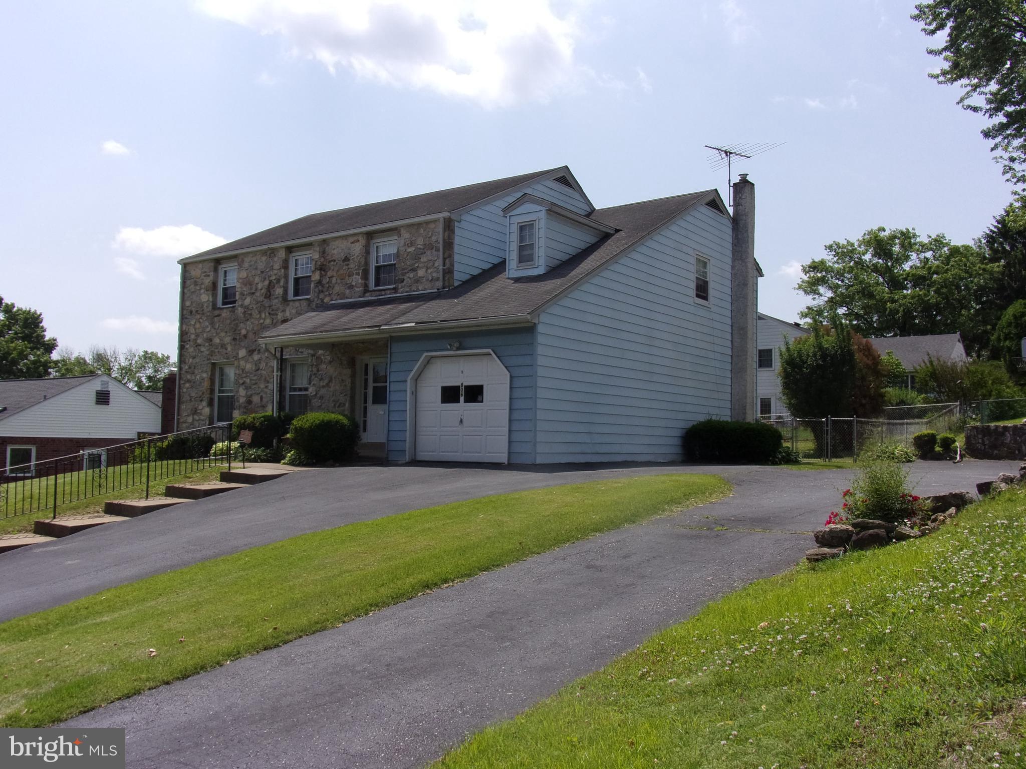 Exterior right side