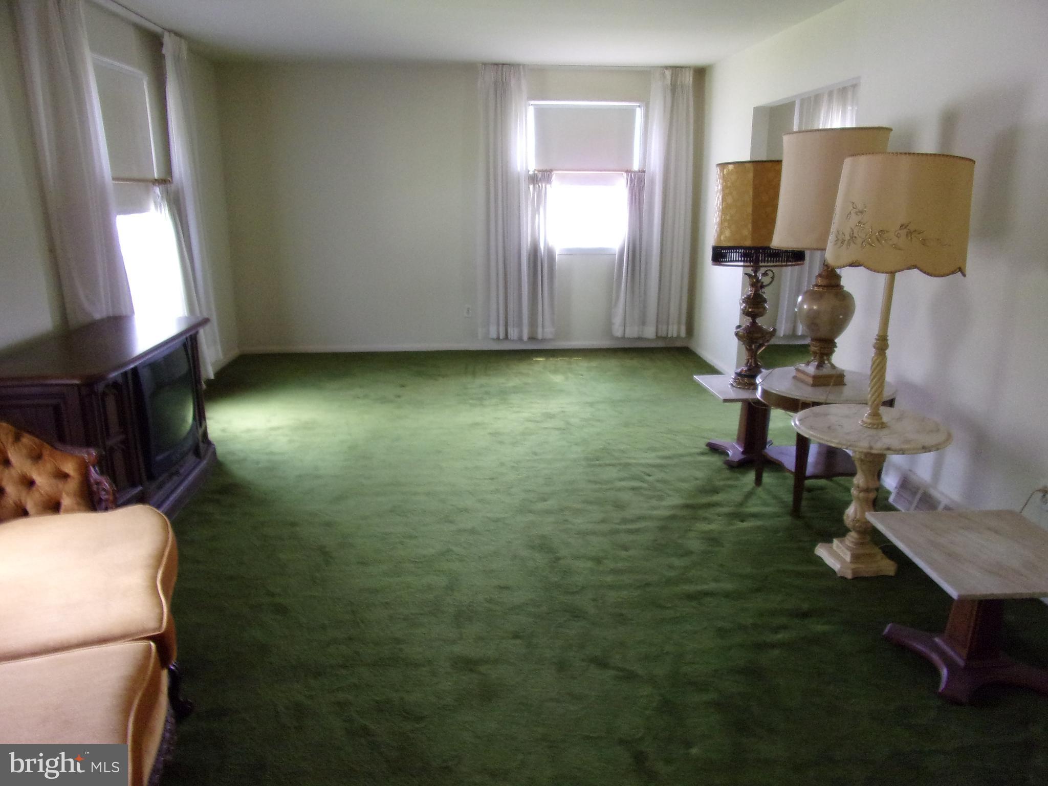806 West Rolling Road Springfield, PA 19064 - Photo 12 of 39 Living room