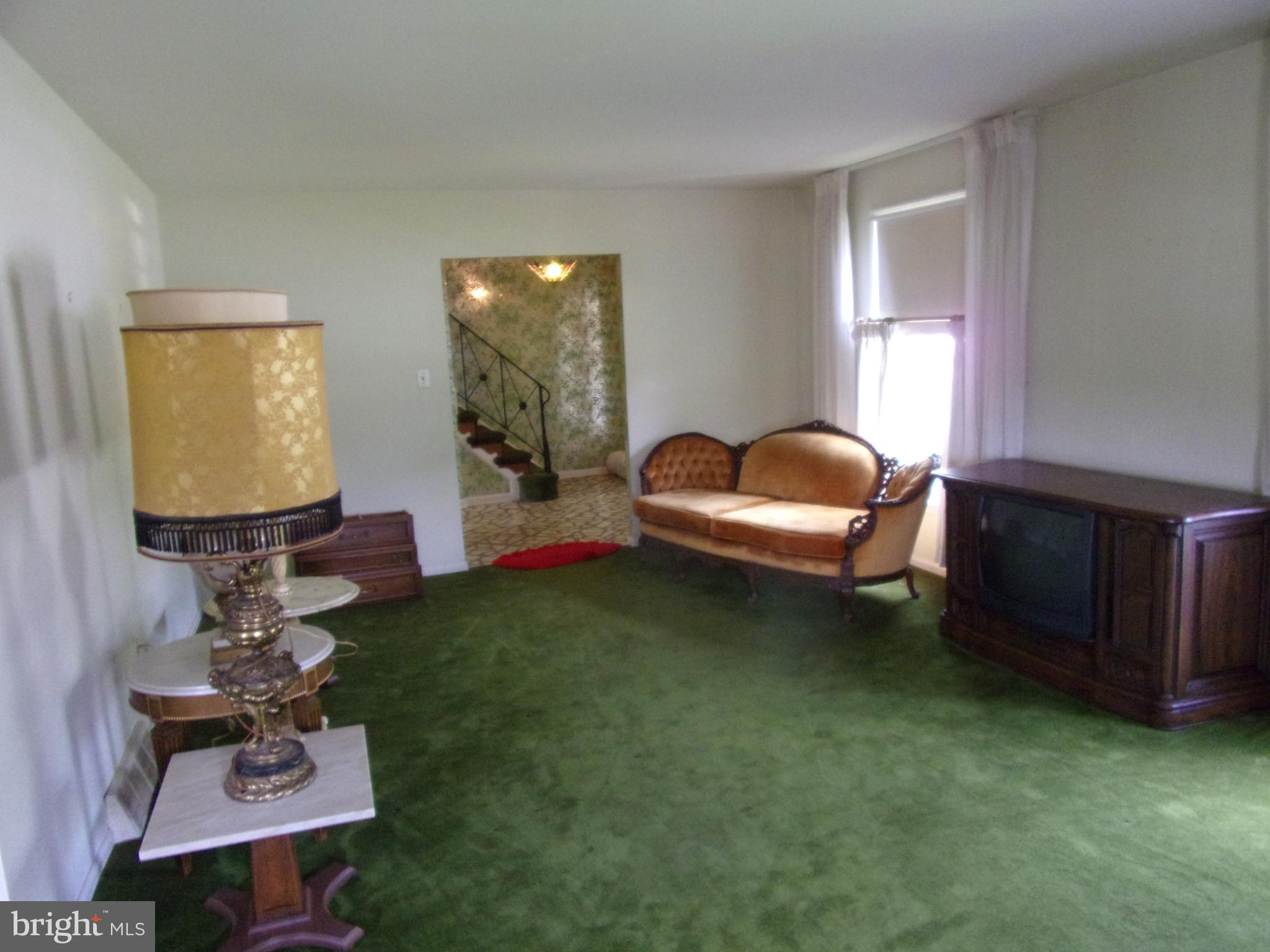 806 West Rolling Road Springfield, PA 19064 - Photo 13 of 39 Living room