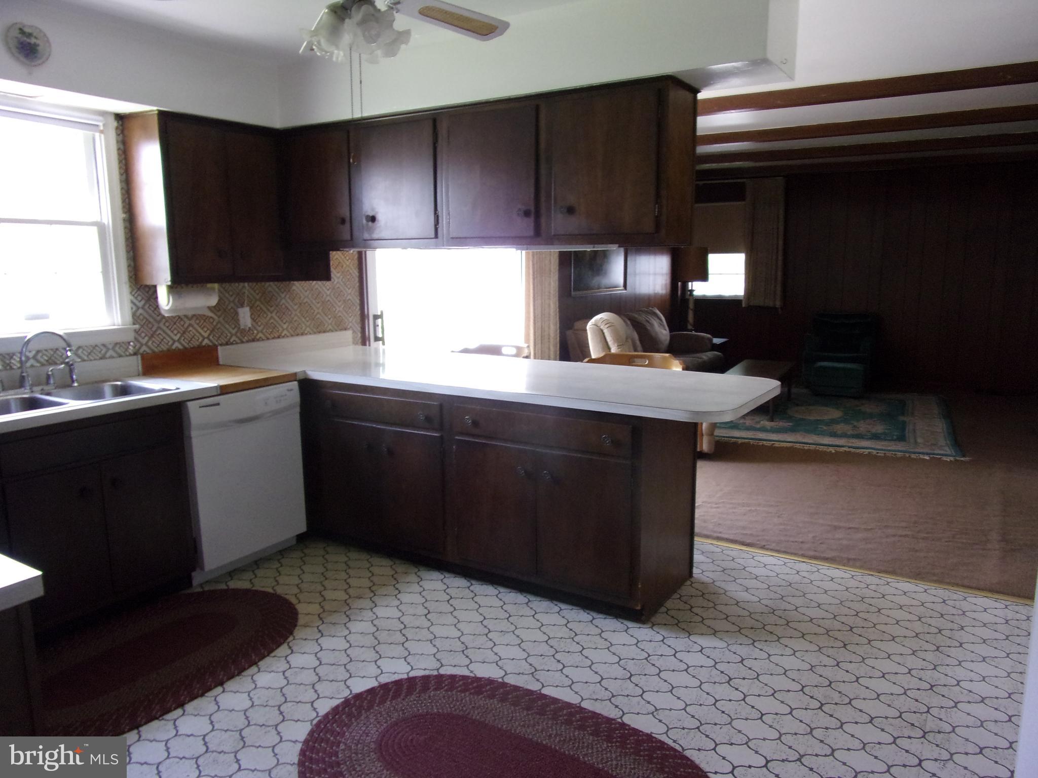 806 West Rolling Road Springfield, PA 19064 - Photo 18 of 39 Kitchen
