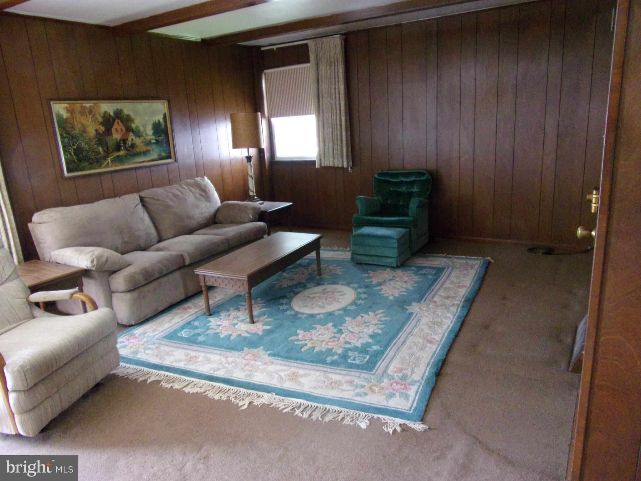 806 West Rolling Road Springfield, PA 19064 - Photo 19 of 39 1st Floor Family Room
