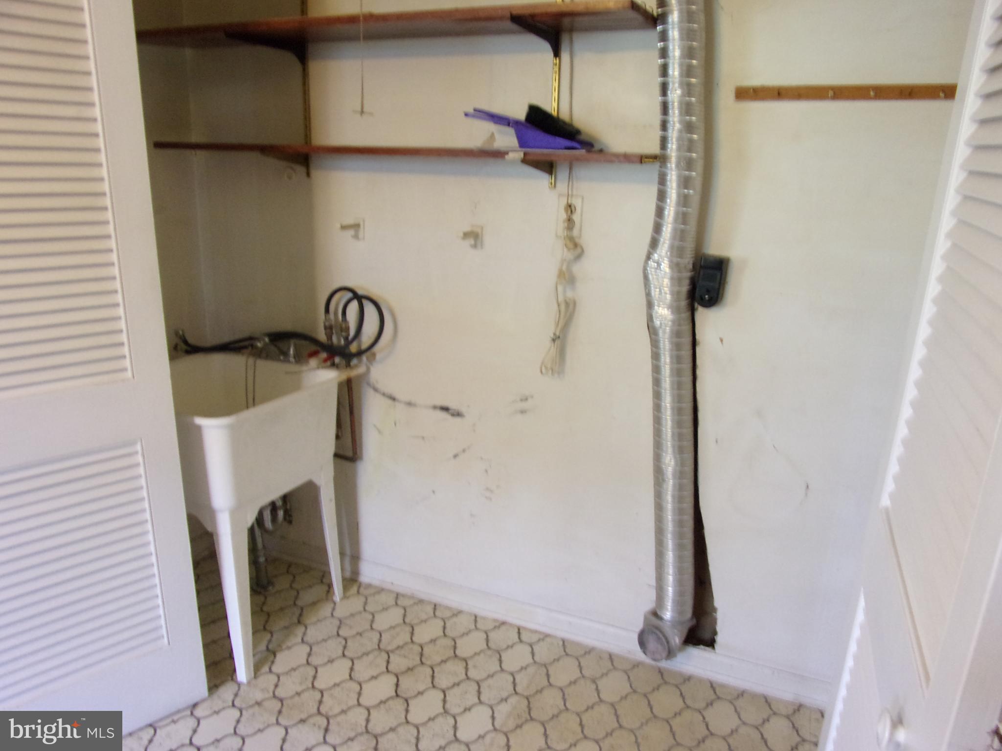 806 West Rolling Road Springfield, PA 19064 - Photo 21 of 39 Laundry area in kitchen