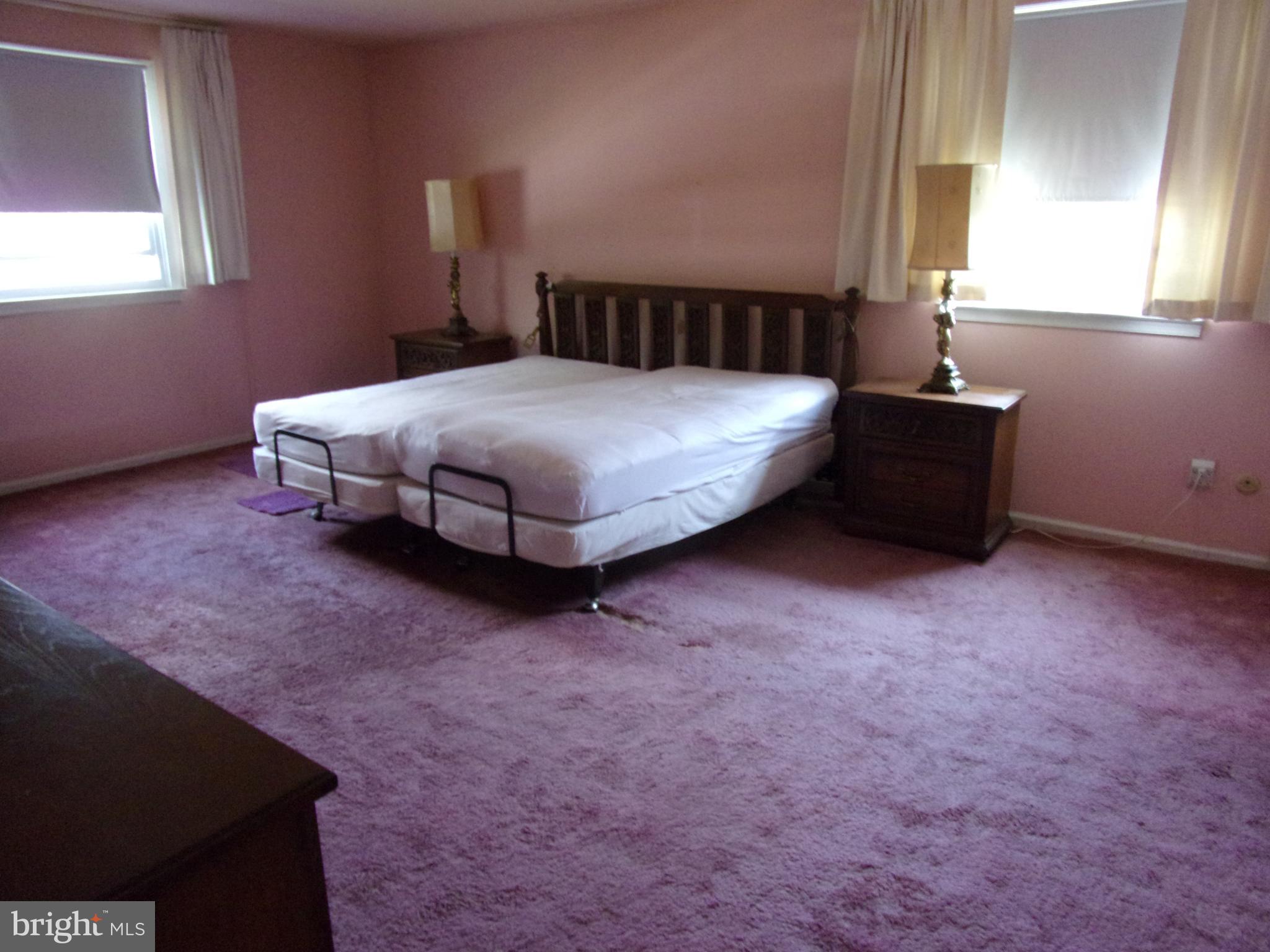 806 West Rolling Road Springfield, PA 19064 - Photo 22 of 39 Large master suite