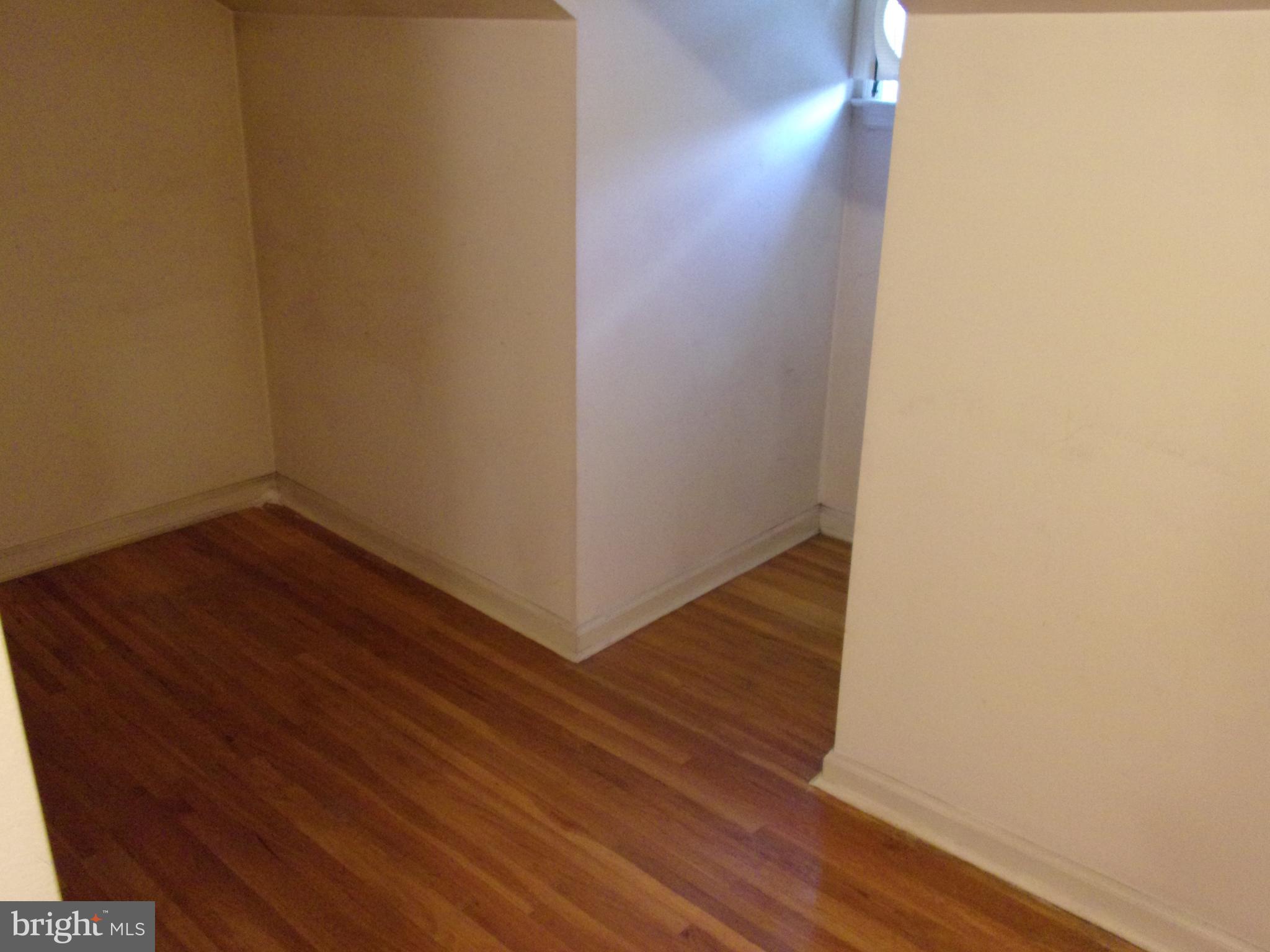 806 West Rolling Road Springfield, PA 19064 - Photo 30 of 39 Bedroom 2 walk-in closet
