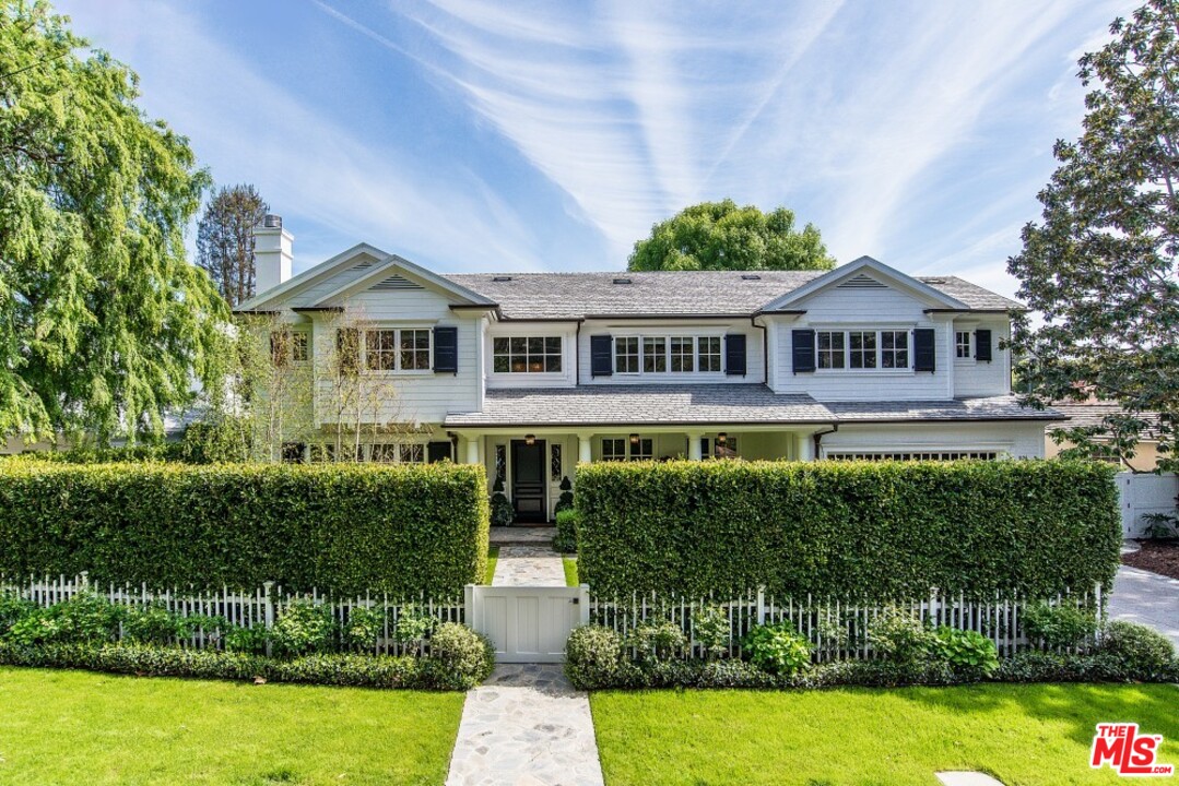 826 Greentree Road Pacific Palisades, CA 90272 - Photo 2 of 29 a front view of a house with a yard