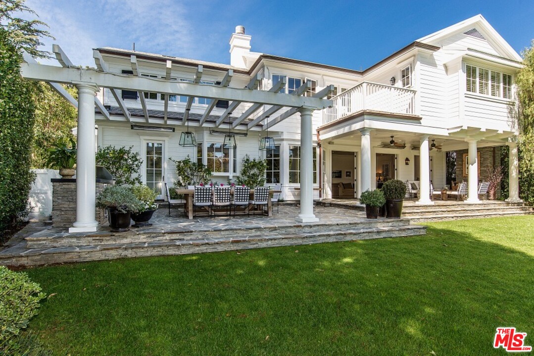 826 Greentree Road Pacific Palisades, CA 90272 - Photo 22 of 29 a view of a building with a patio
