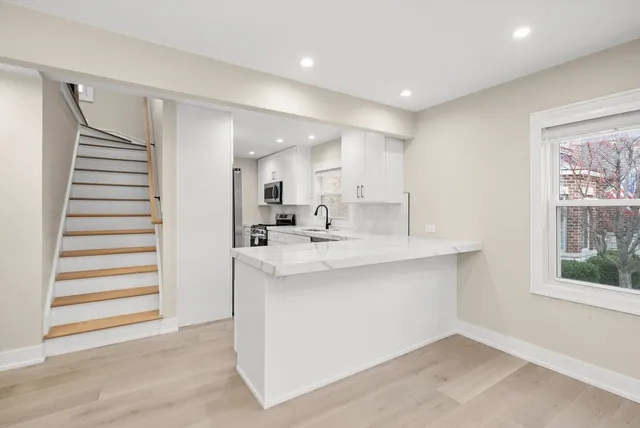 $4,500 | 998 Mitchell Avenue, Elmhurst, IL 60126