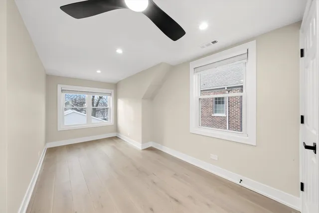 $4,500 | 998 Mitchell Avenue, Elmhurst, IL 60126