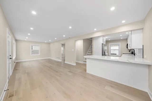 $4,500 | 998 Mitchell Avenue, Elmhurst, IL 60126