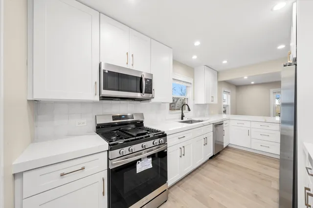 $4,500 | 998 Mitchell Avenue, Elmhurst, IL 60126