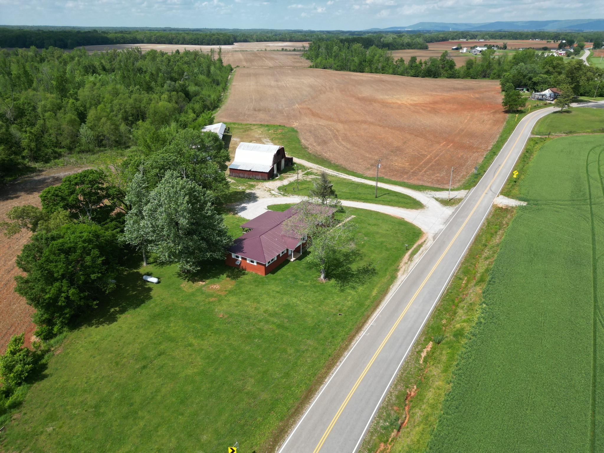 3211 Gum Creek Road Decherd, TN 37324 - Photo 4 of 35 a backyard with garden