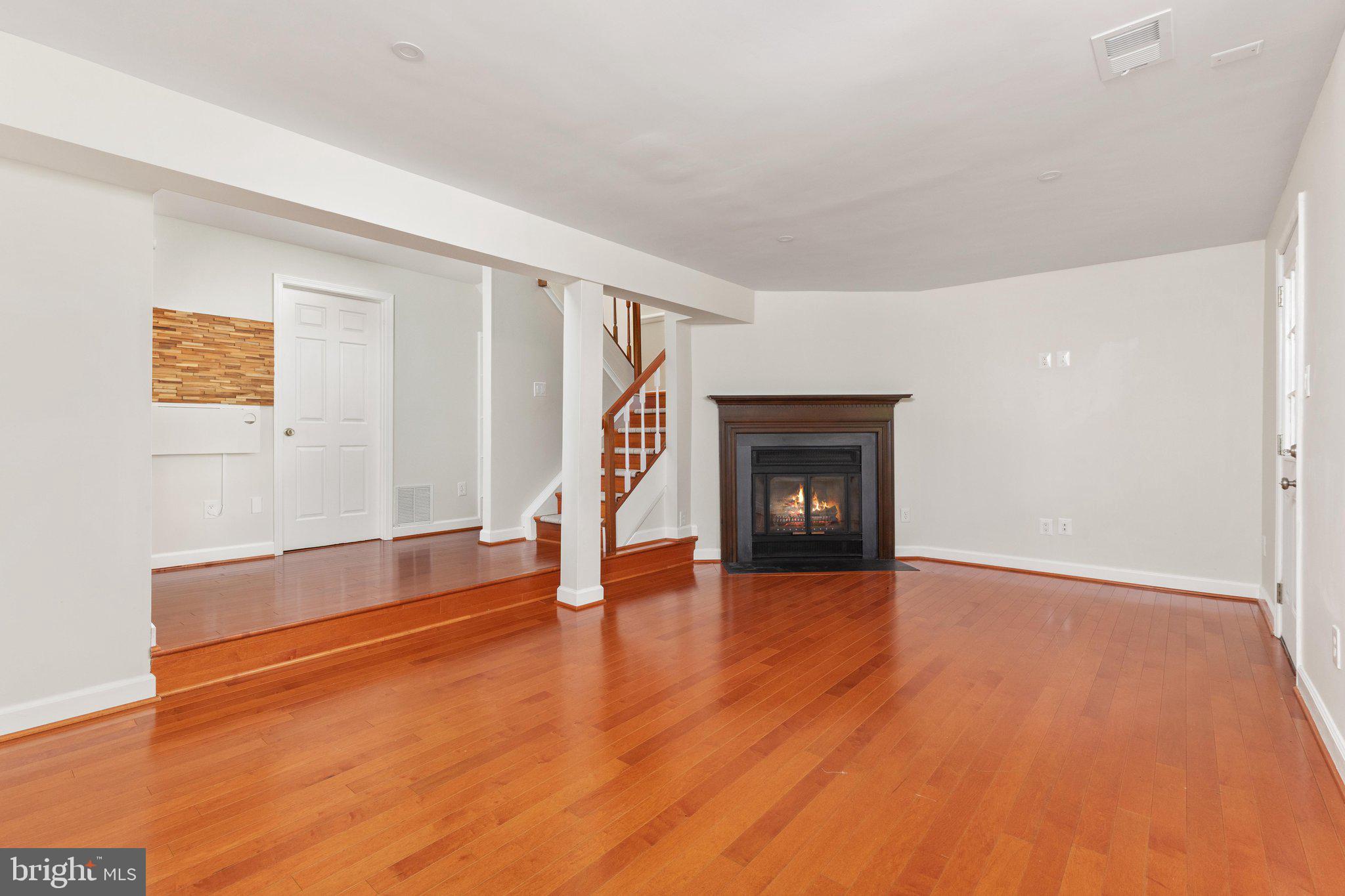 10927 Harpers Square Court Reston, VA 20191 - Photo 29 of 43 2E6A2696_10927 Harpers Square Ct - Absolute Altitu