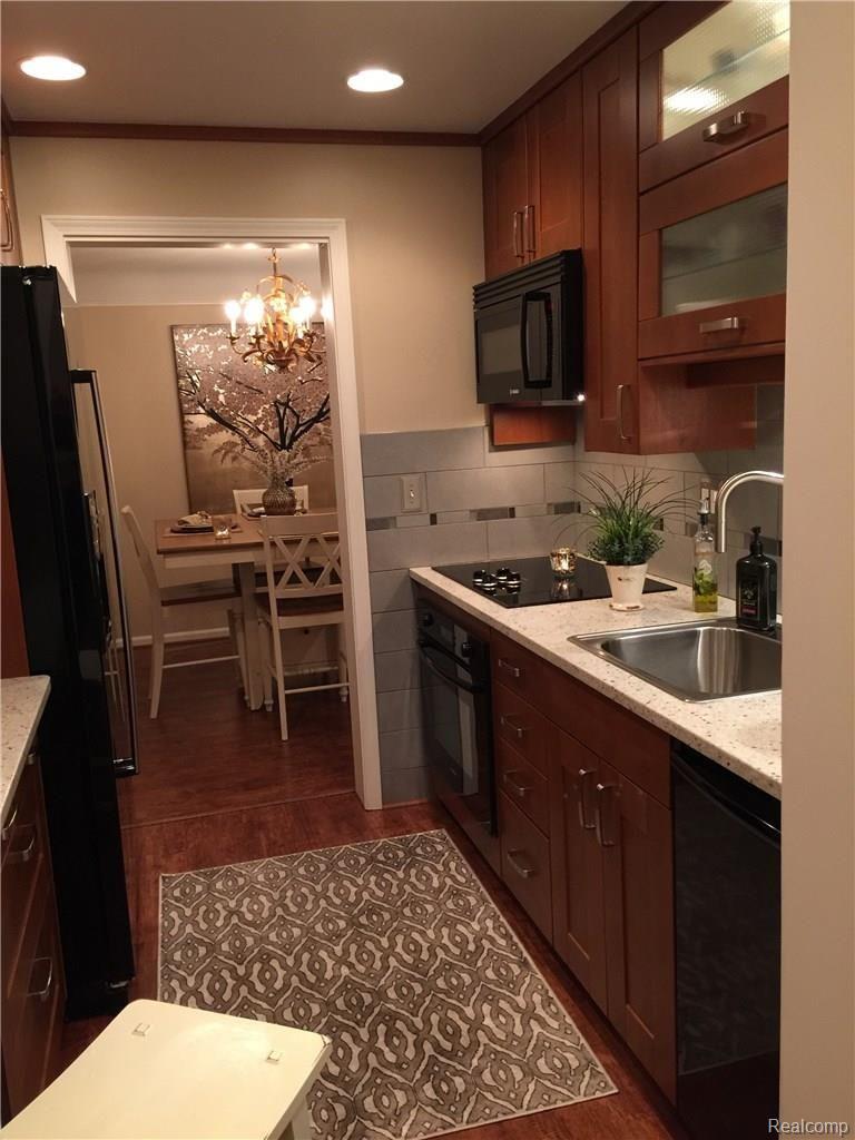 1750 Vernier Road, Unit 11 Grosse Pointe, MI 48236 - Photo 14 of 32 Kitchen side.JPG