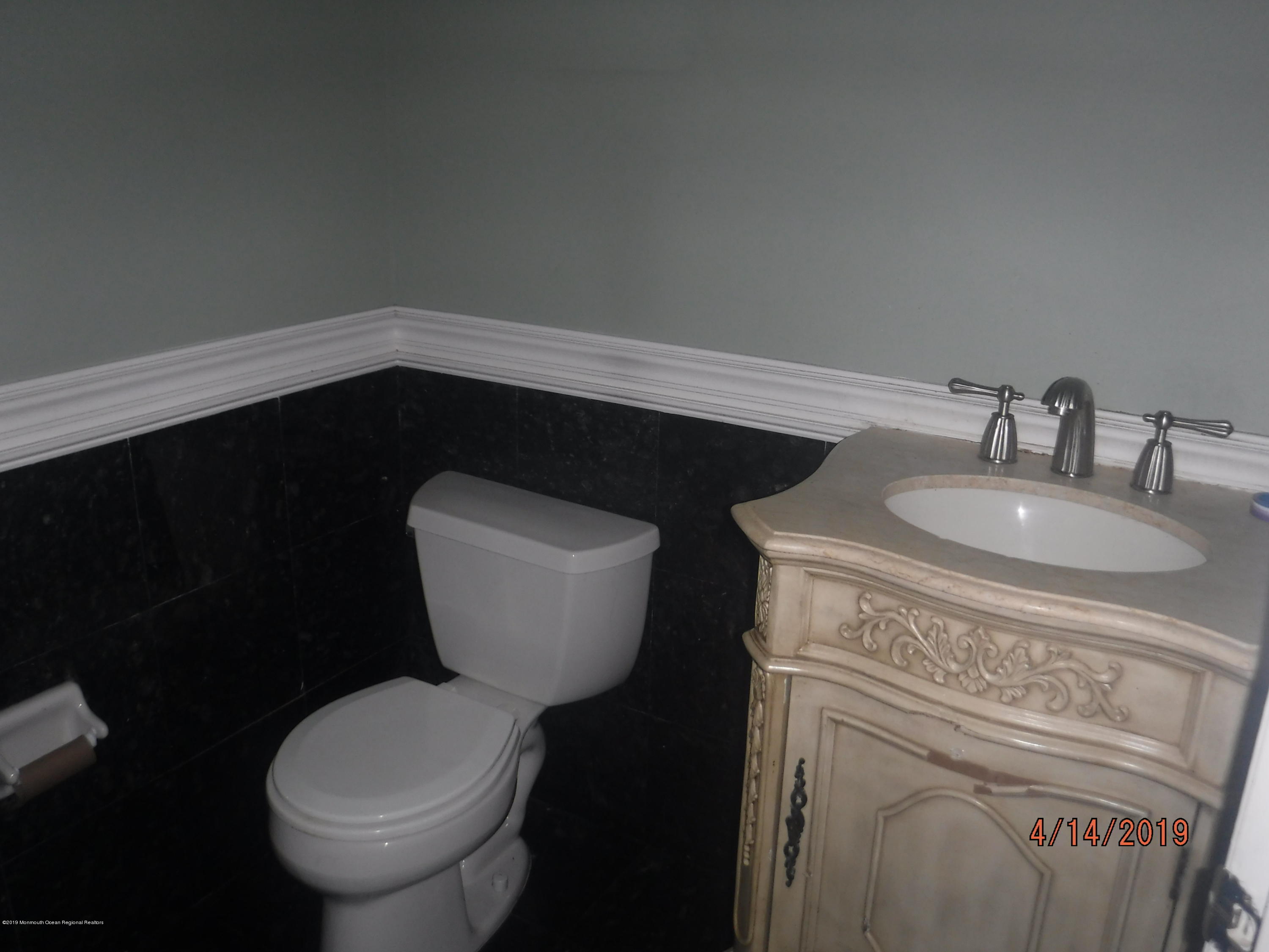 270 Butterfly Road Jackson, NJ 08527 - Photo 19 of 39 Powder room