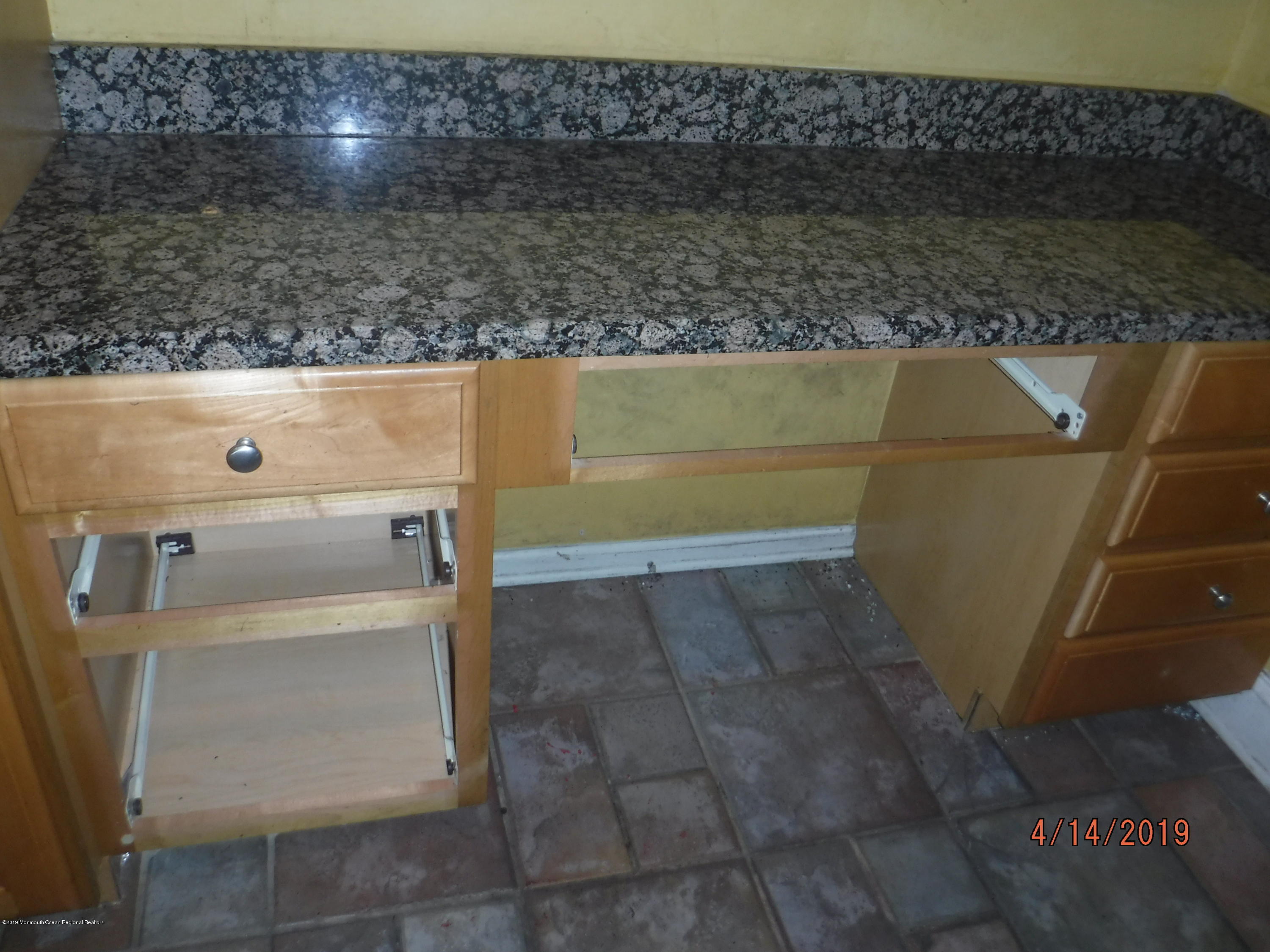 270 Butterfly Road Jackson, NJ 08527 - Photo 27 of 39 Kitchen view 3