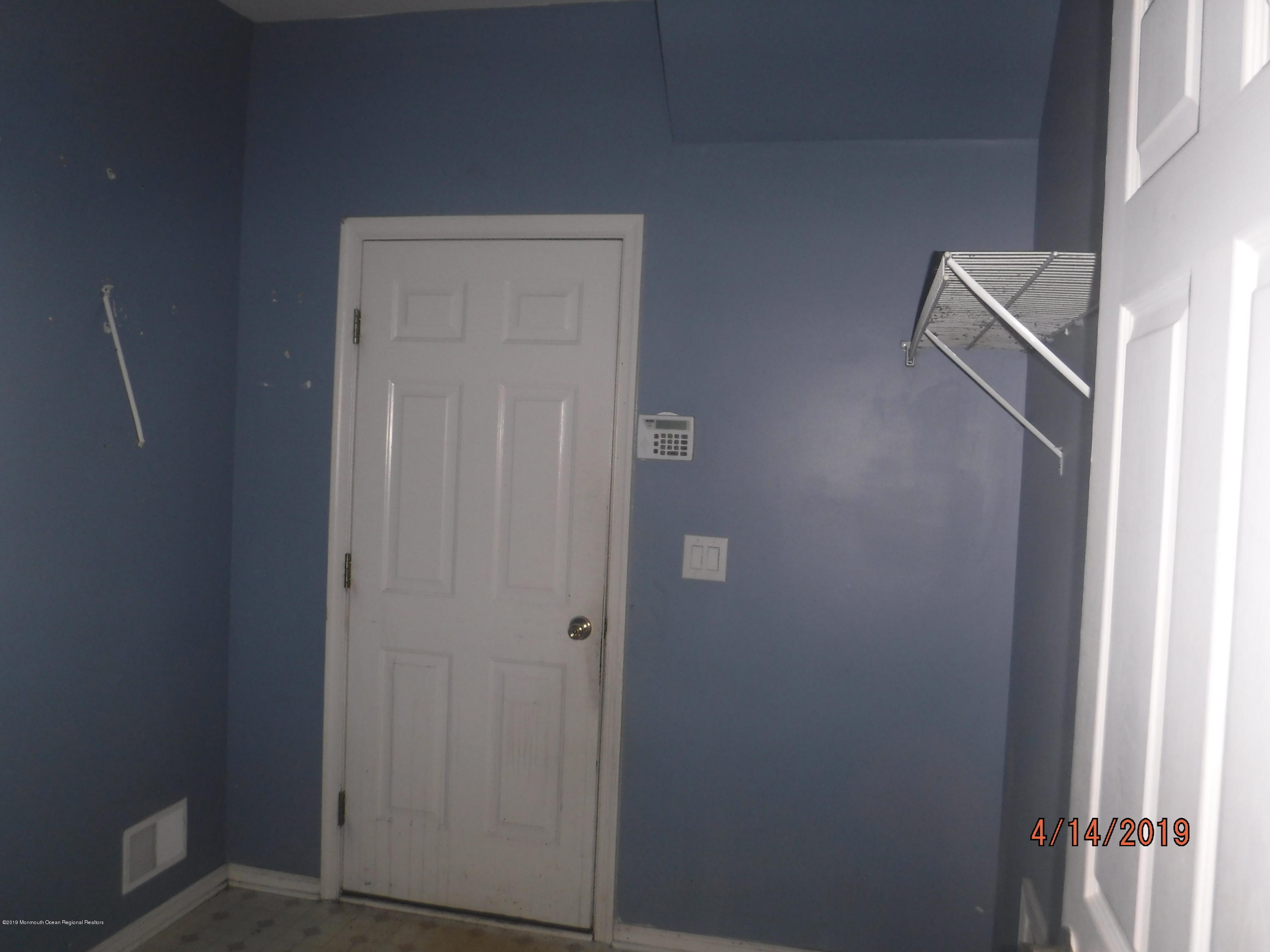 270 Butterfly Road Jackson, NJ 08527 - Photo 29 of 39 Laundry room