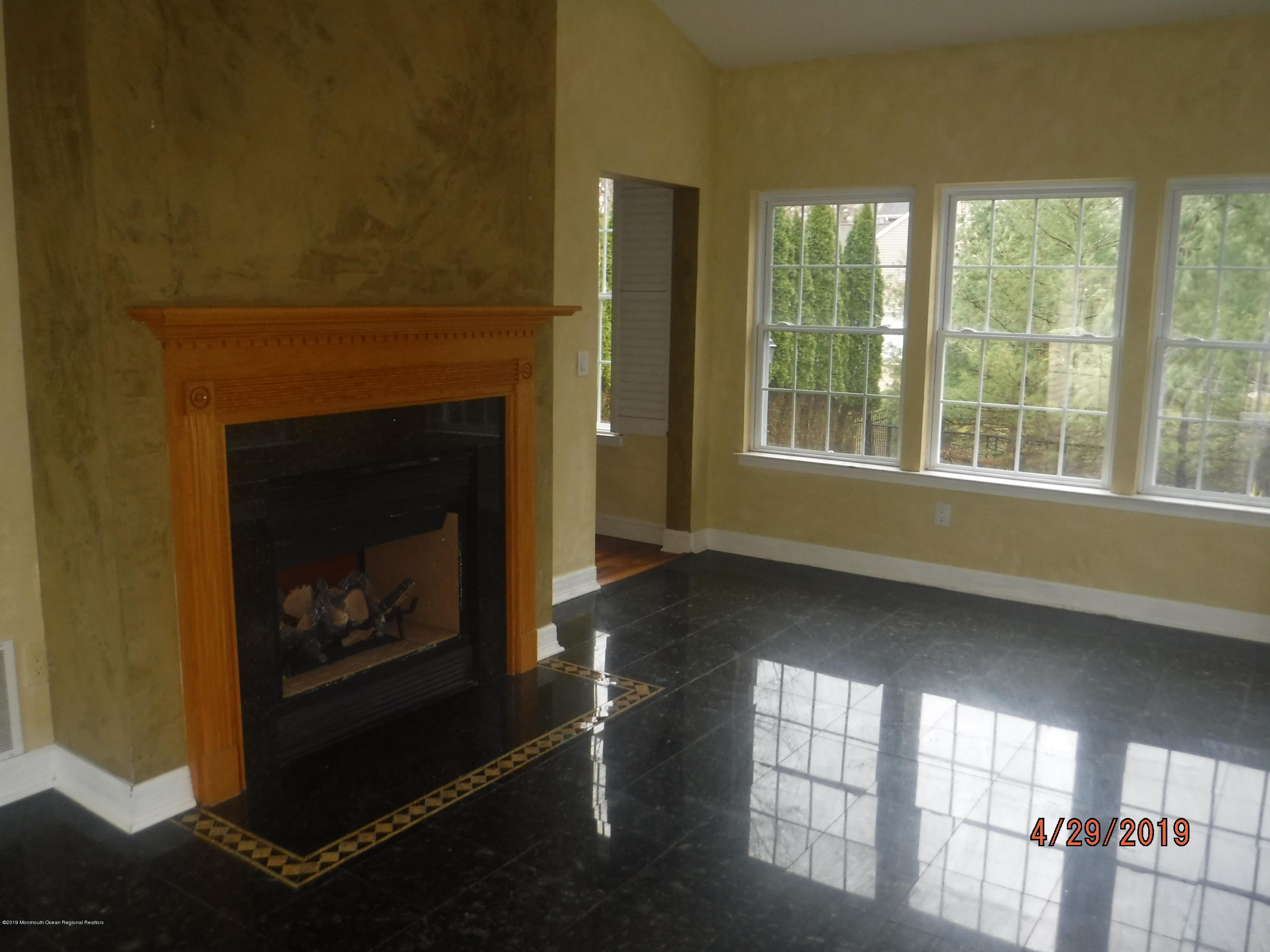 270 Butterfly Road Jackson, NJ 08527 - Photo 32 of 39 Morning room view 2