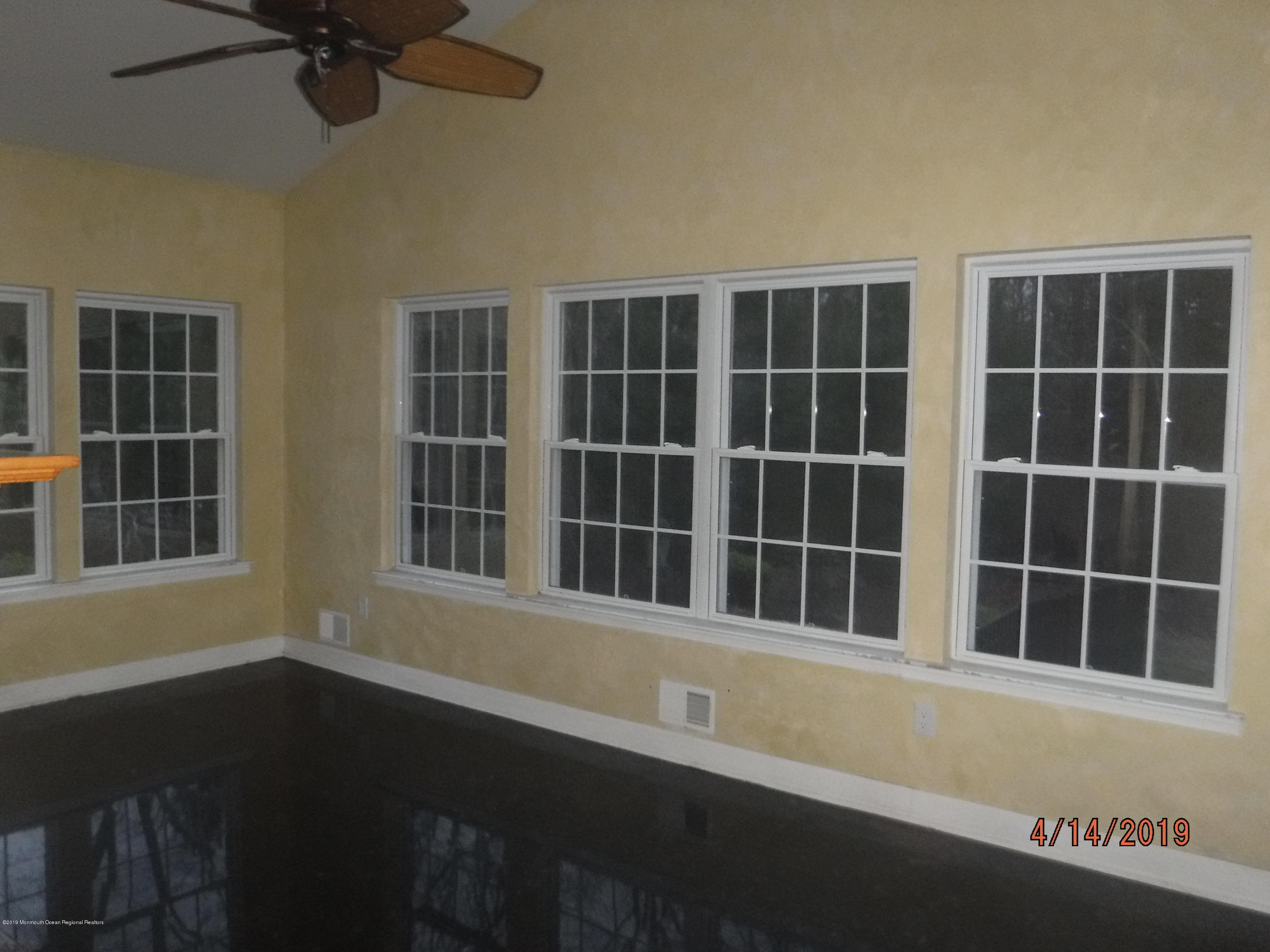 270 Butterfly Road Jackson, NJ 08527 - Photo 34 of 39 Morning room